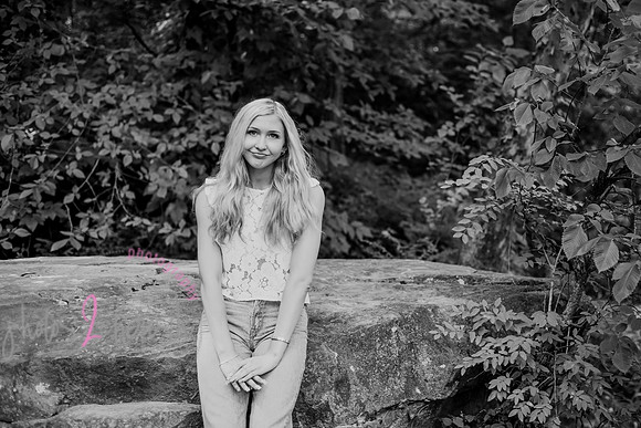 Gwen [MHS Senior] 148