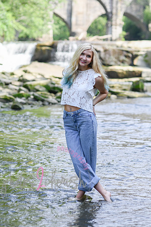 Gwen [MHS Senior] 109