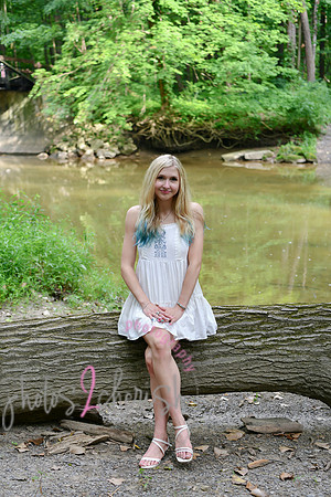 Gwen [MHS Senior] 172