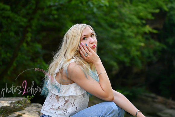 Gwen [MHS Senior] 083