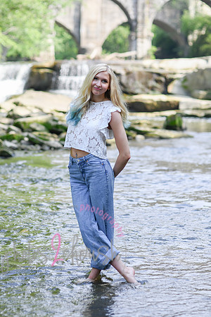 Gwen [MHS Senior] 111