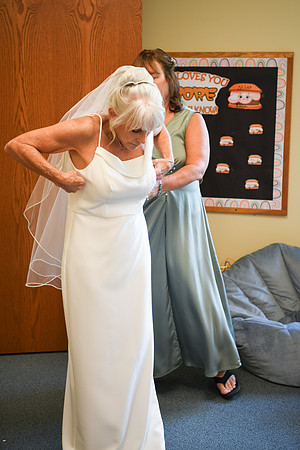 Kellie & Jim [getting ready] 063
