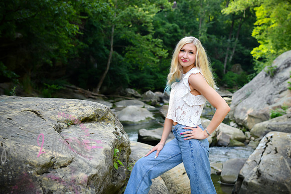 Gwen [MHS Senior] 054