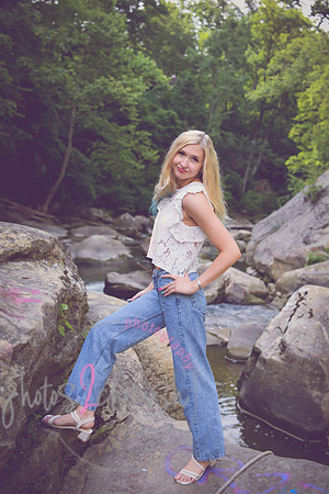 Gwen [MHS Senior] 042