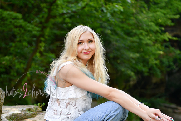 Gwen [MHS Senior] 069