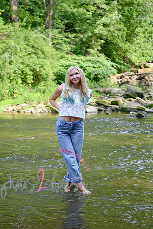 Gwen [MHS Senior] 099