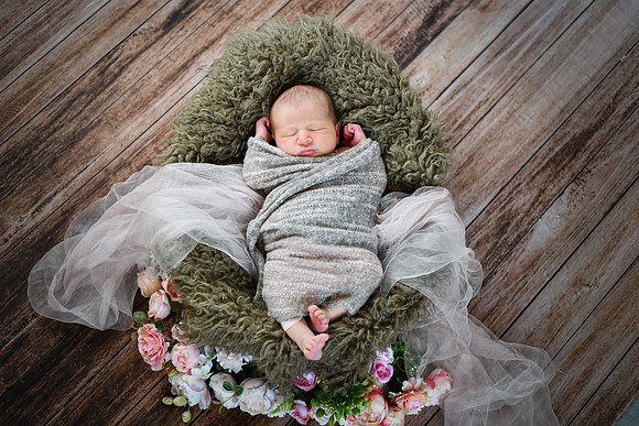 1 Baby V Newborn [peek] 17