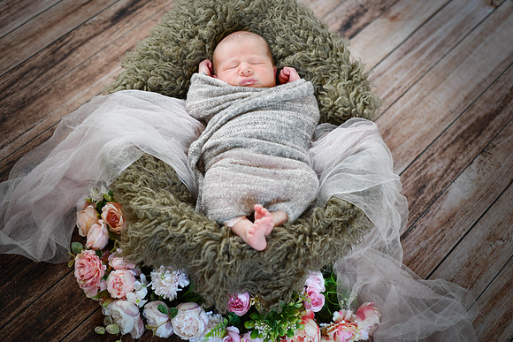 1 Baby V Newborn [peek] 15