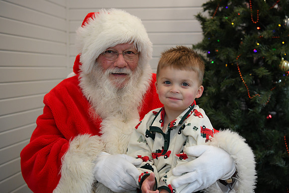 2024 Hart Family Santa 10
