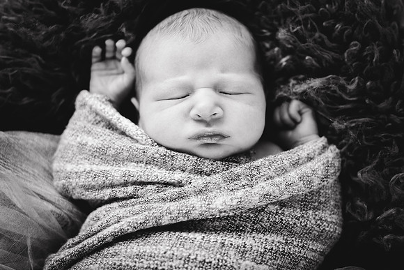 1 Baby V Newborn [peek] 25