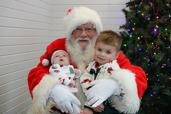 2024 Hart Family Santa 17