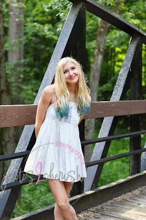 Gwen [MHS Senior] 219