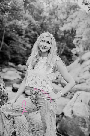 Gwen [MHS Senior] 065