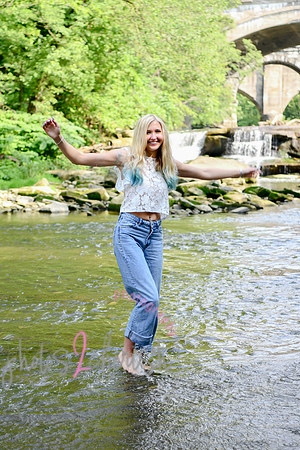 Gwen [MHS Senior] 121