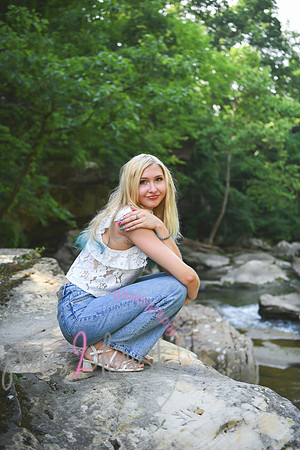Gwen [MHS Senior] 092