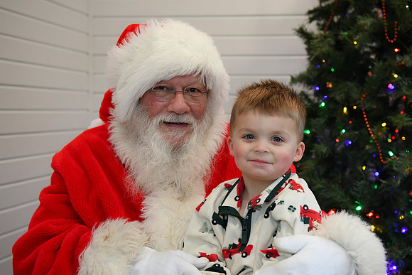 2024 Hart Family Santa 08