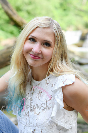 Gwen [MHS Senior] 142