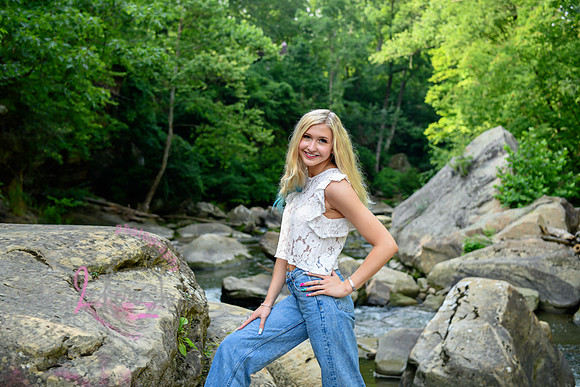 Gwen [MHS Senior] 050