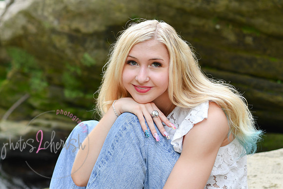Gwen [MHS Senior] 038
