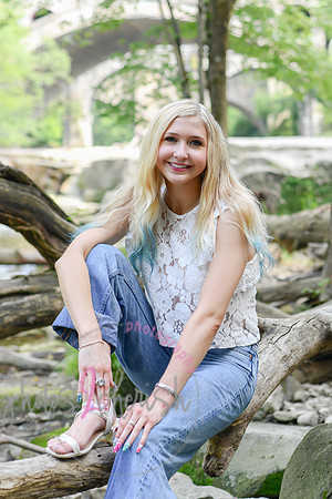Gwen [MHS Senior] 134