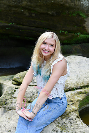 Gwen [MHS Senior] 030