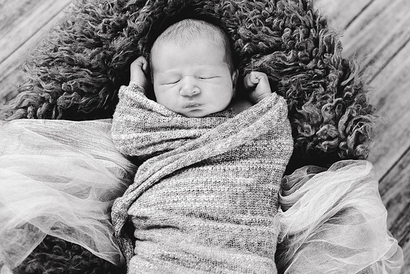 1 Baby V Newborn [peek] 08