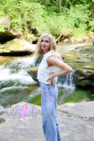 Gwen [MHS Senior] 002