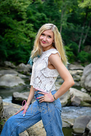 Gwen [MHS Senior] 047