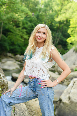 Gwen [MHS Senior] 066