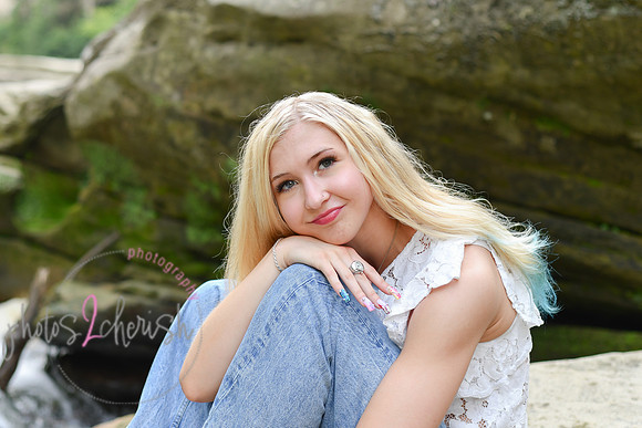 Gwen [MHS Senior] 034