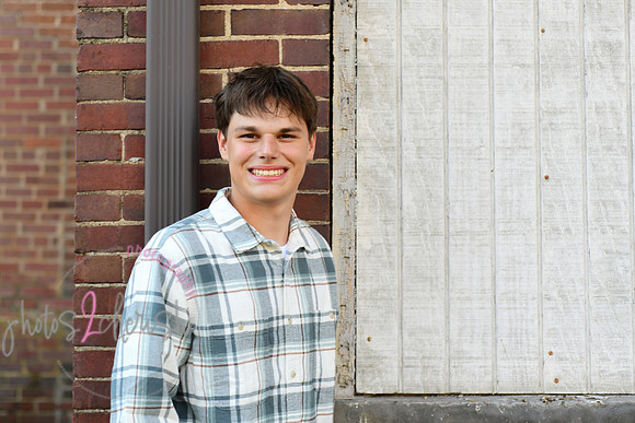 Caden [MHS Class of 2025] peek 11
