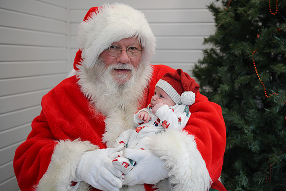 2024 Hart Family Santa 22
