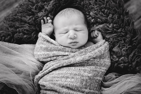 1 Baby V Newborn [peek] 23