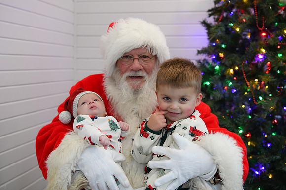 2024 Hart Family Santa 14
