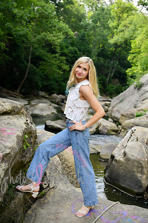 Gwen [MHS Senior] 041